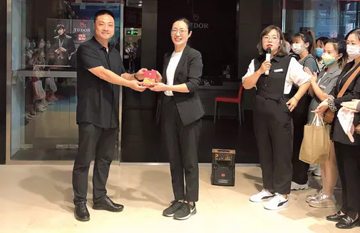 踐行“五好”理念，家樂園集團(tuán)開展中秋節(jié)慰問先進(jìn)工作者活動(dòng)