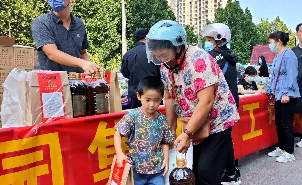 團圓中秋，家樂園集團發放員工福利啦！