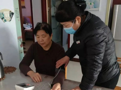 用雙手托起業主的美好生活