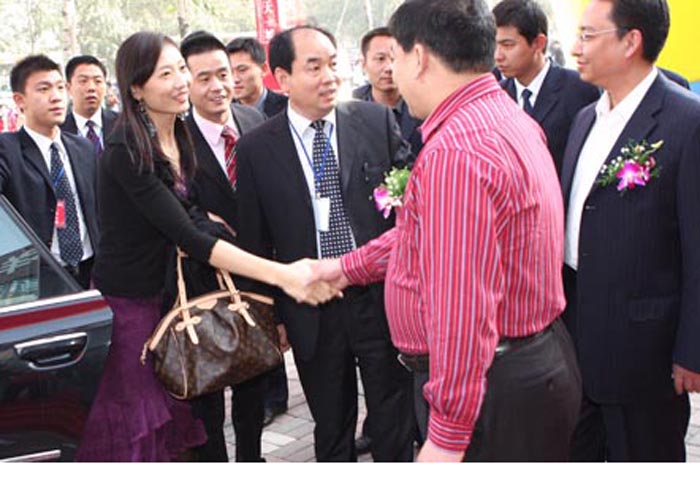 08年11月12日張寧來邢簽售 顧客擠爆現(xiàn)場