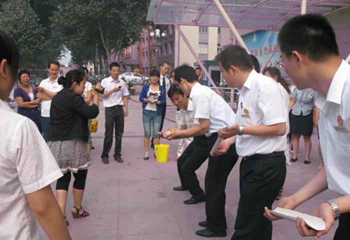 購物廣場組織開展團體活動