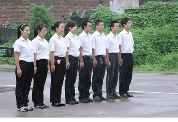 雨中軍訓(xùn)   堅(jiān)持不懈