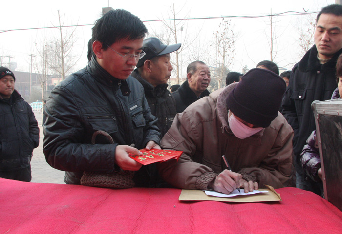 慈心助困送溫暖 善舉惠民迎新春