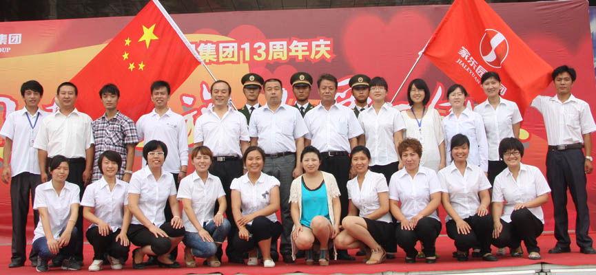 “同傳一面旗 共愛一個家”——司旗萬人傳遞寧晉天一廣場站